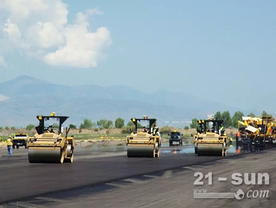 美國有超過260萬英里的鋪路道路,其中超過94%是瀝青路面 美國有超過260萬英里的鋪路道路,其中超過94%是瀝青路面